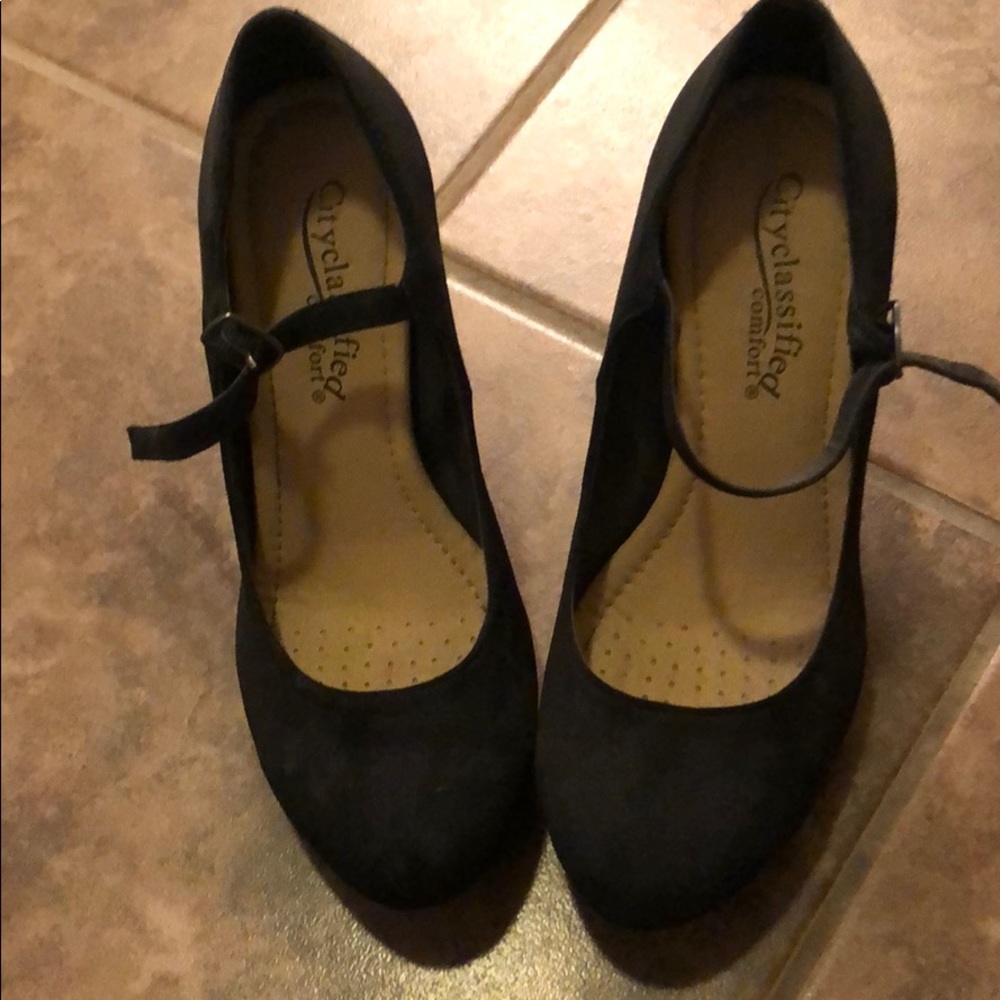 Classic black heels